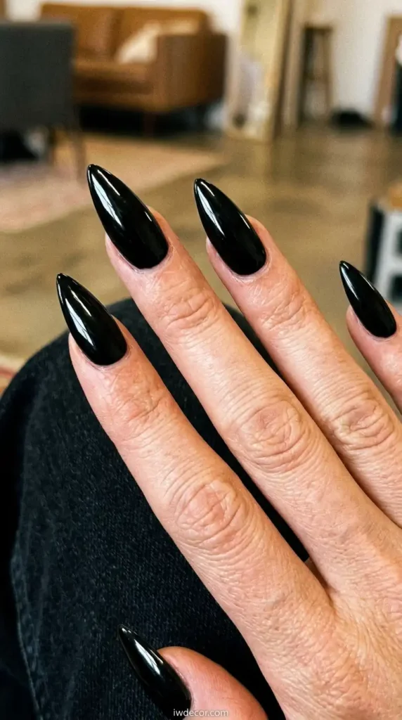 Glossy Black Stiletto