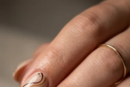 Nude Swirl Art