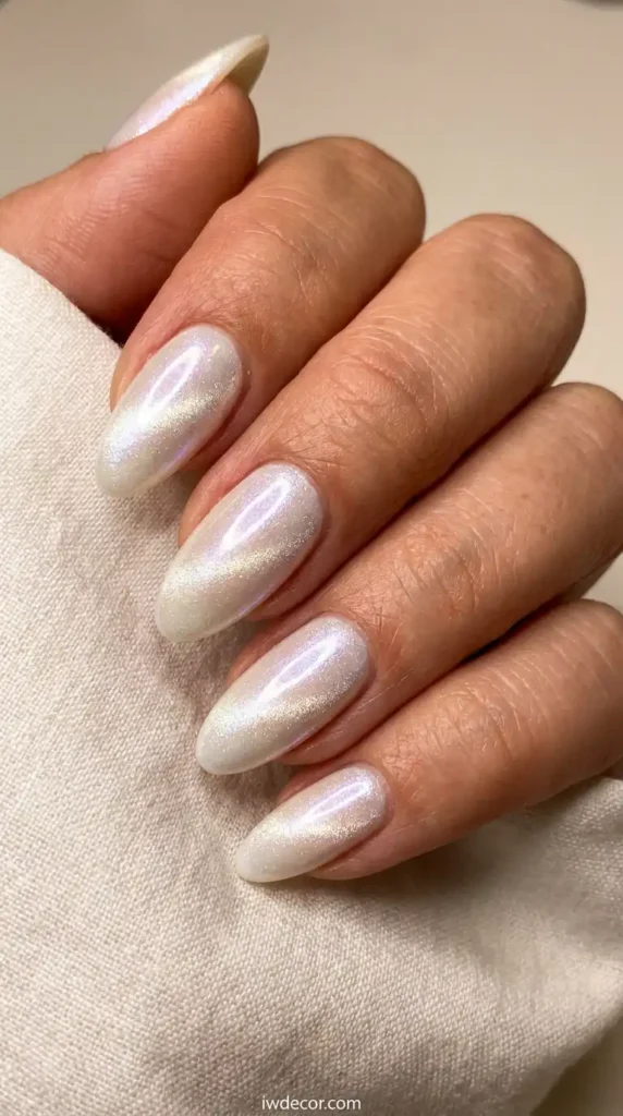 White Base with Iridescent Cat Eye